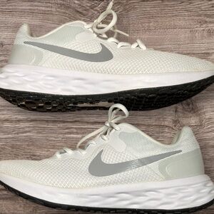 Nike Revolution 6, Men's,White, Size 9.5, Lightweight Running Shoes, Comfortable